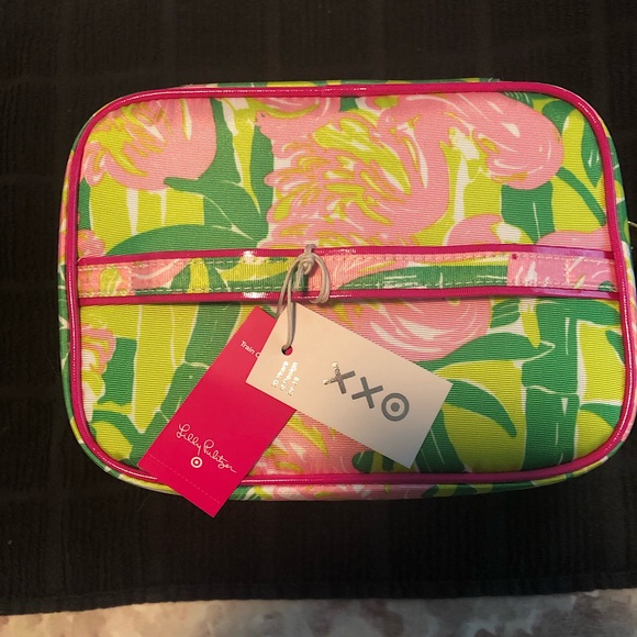 Classic Lily Pulitzer, NWT travel toiletry case. - Picture 4 of 6